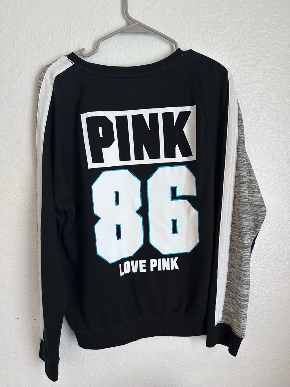 Y2K PINK Victoria's Secret Black '86 Graphic Raglan Sweatshirt - Love Pink
